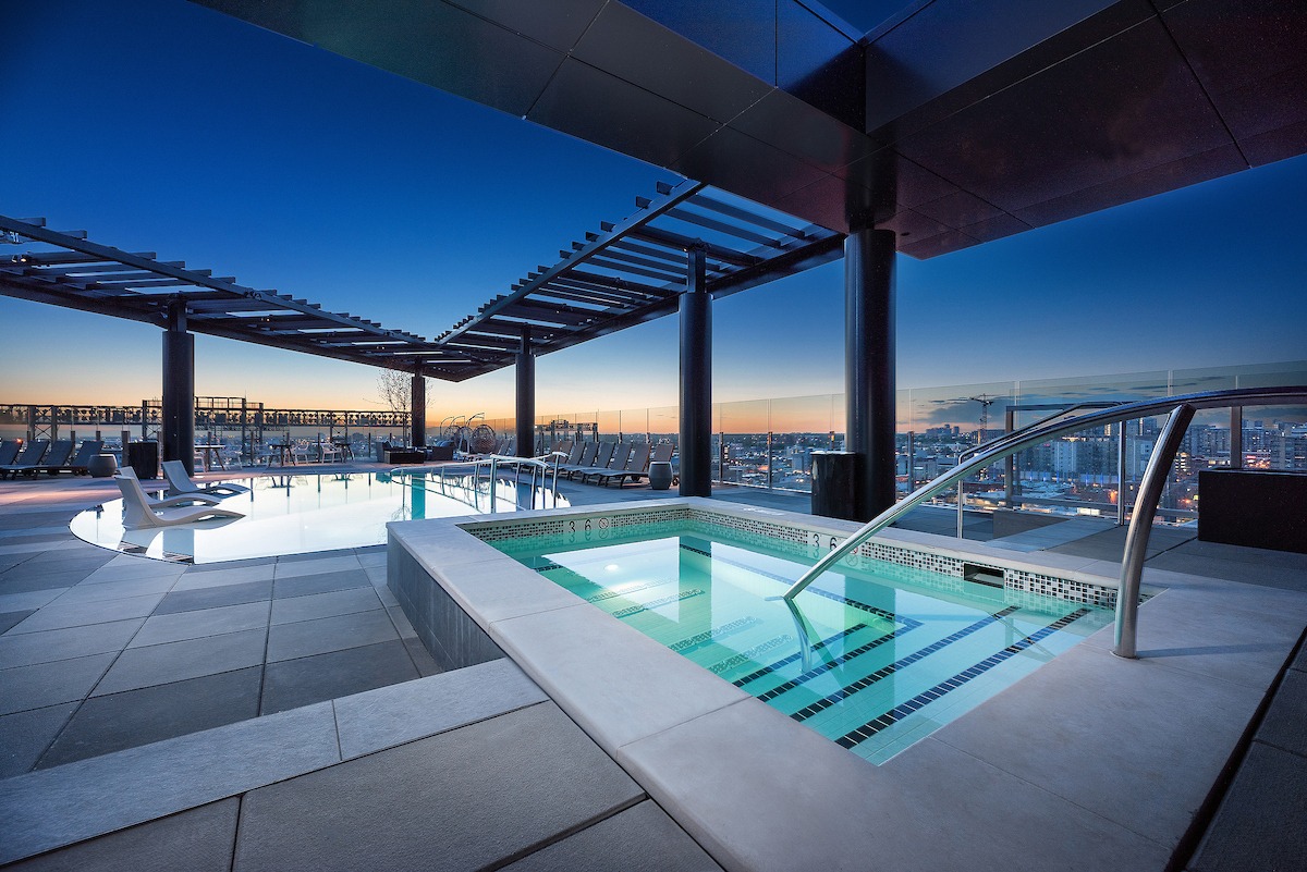 Stainless steel infinity edge pool