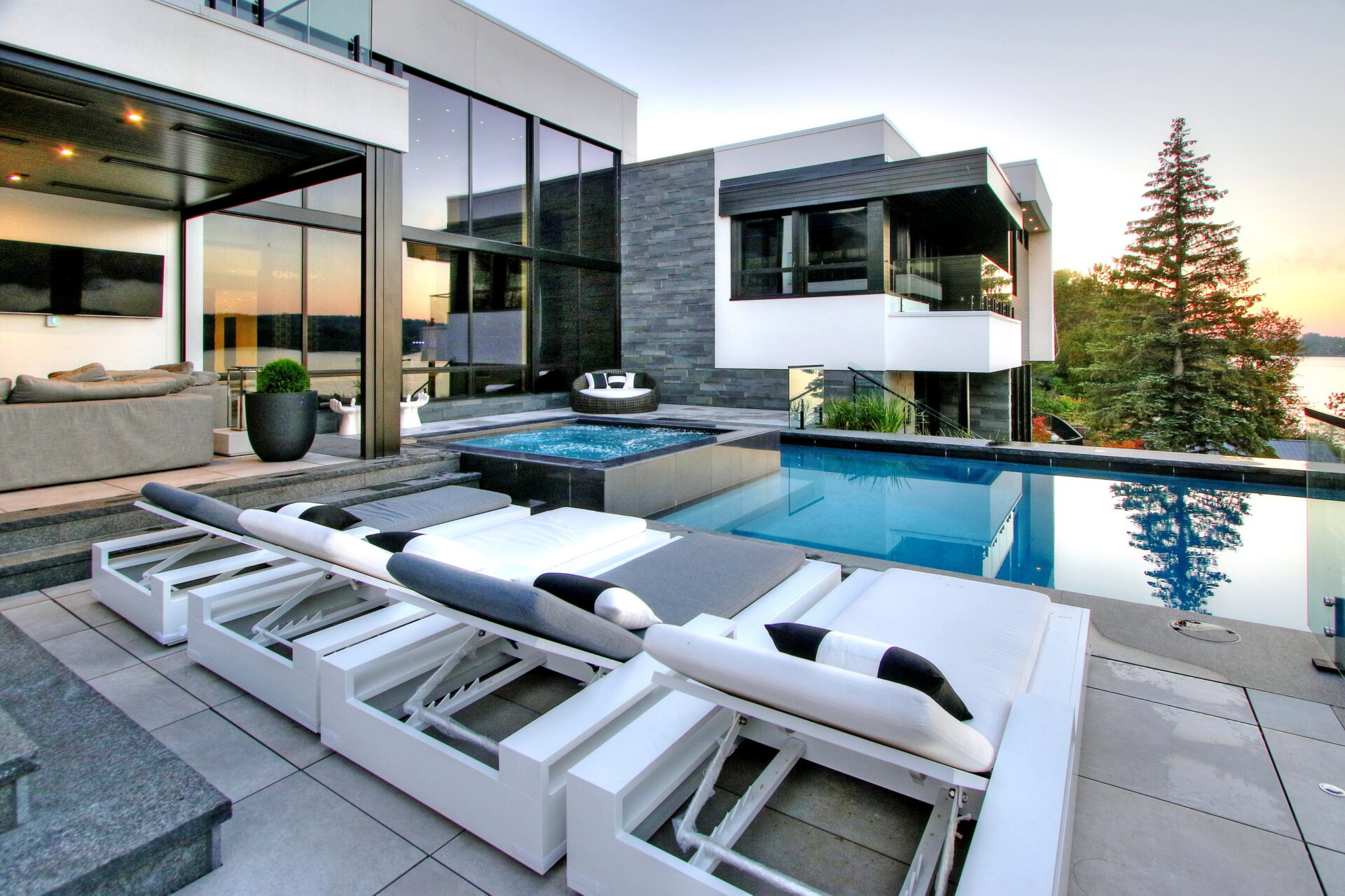 Luxury pool